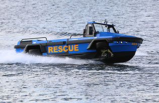 Humdinga p2 – rescue on water side view